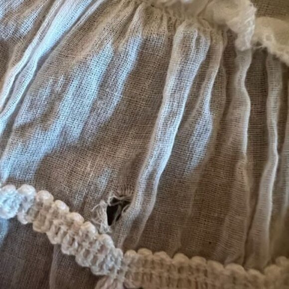 Womens White Lace Bell Sleeve Boho Top By Ranee sz medium Small hole see pic - Picture 4 of 10